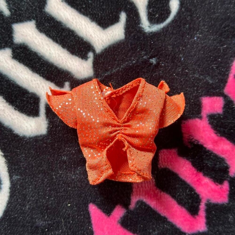 Bratz Orange and Red Dolls-accessories